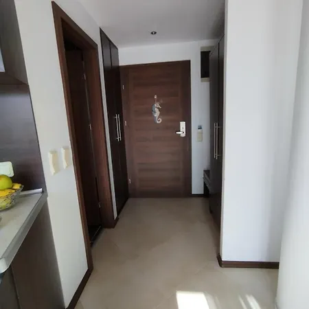 Sea View C 514 شقة بالشيك