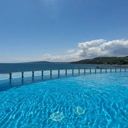 Sea View C 514 شقة بالشيك